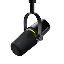 Micrófono Shure MV7+ para despacho de directivo.